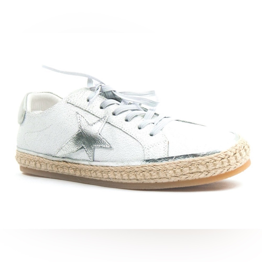 NWOT Colorado Footwear Silent D Kaller White/ Silver Shoes